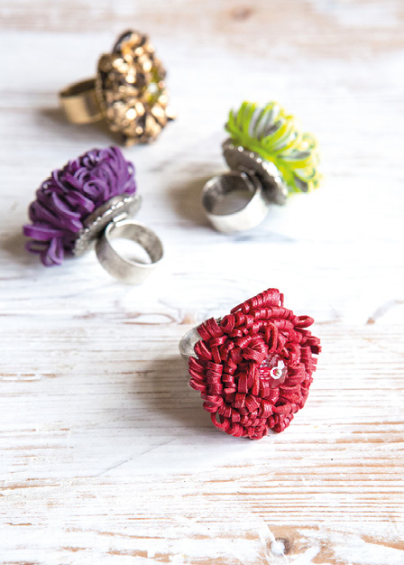 Pompom Ring